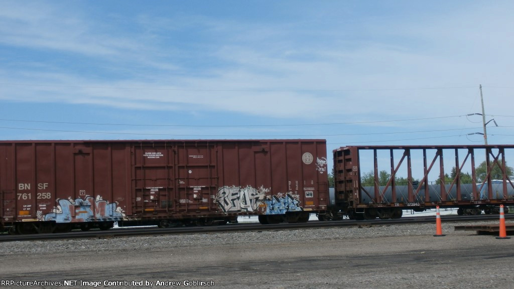 BNSF 761258 + TR 873943